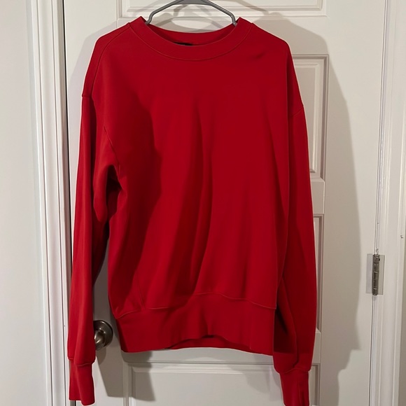 red crewneck - Picture 1 of 4